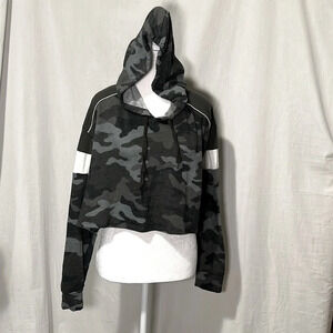 black gray & green camouflage cropped Aeropostale hoodie size large